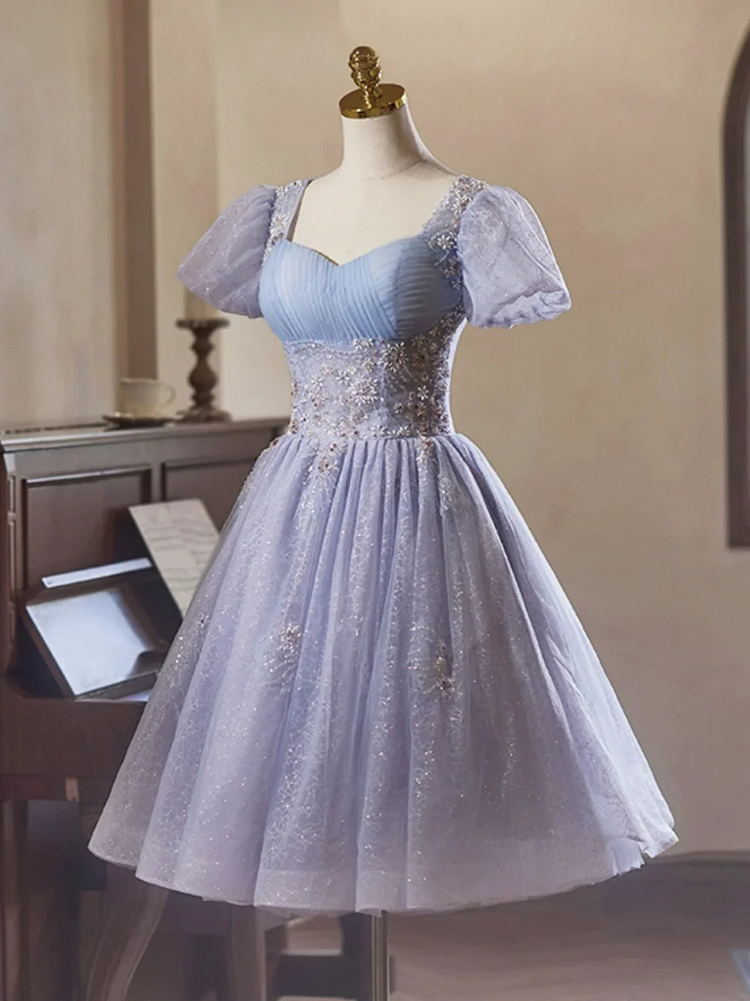 Vestido de fiesta de tul morado claro con mangas cortas, hermoso vestido de fiesta hasta la rodilla ED01325