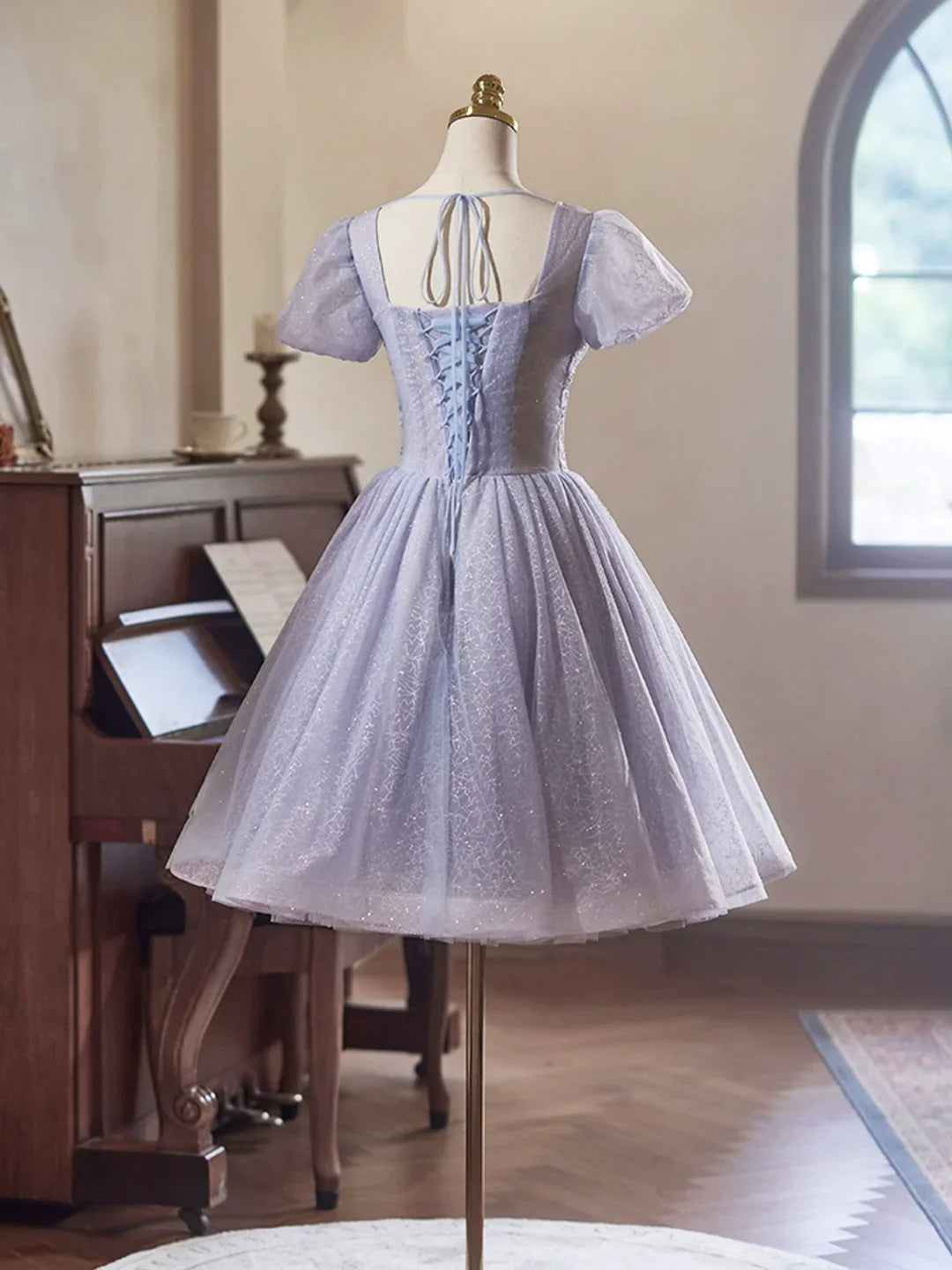 Vestido de fiesta de tul morado claro con mangas cortas, hermoso vestido de fiesta hasta la rodilla ED01325