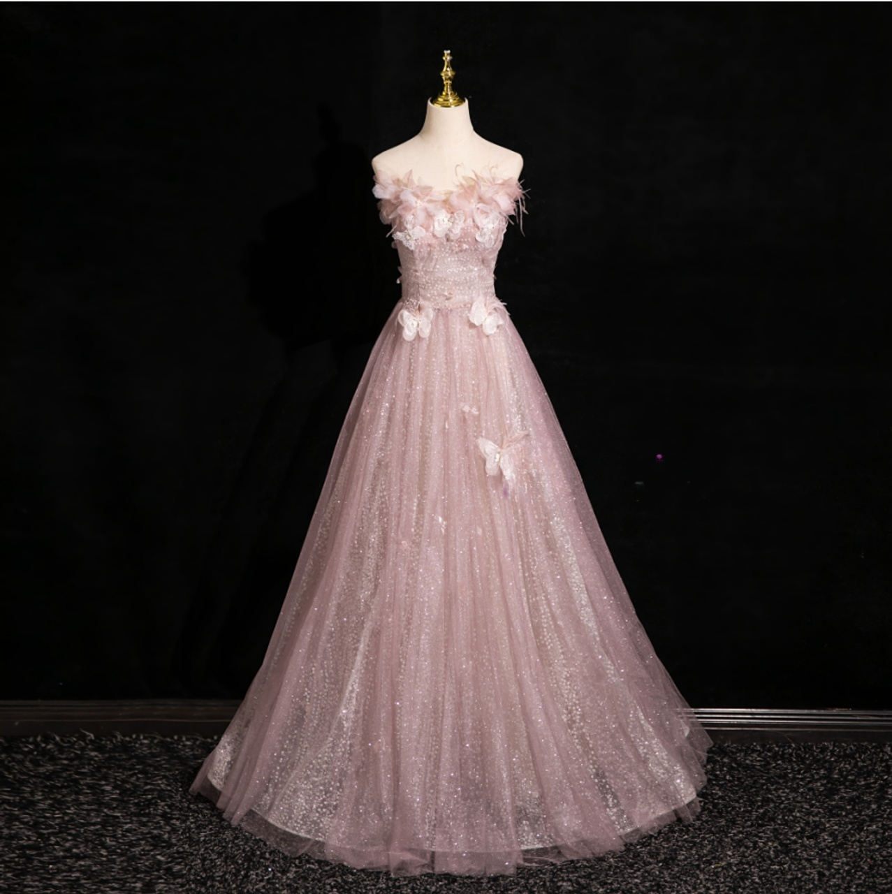 Vestido de fiesta de tul rosa con lentejuelas y hombros descubiertos, diseño de mariposas ED01396