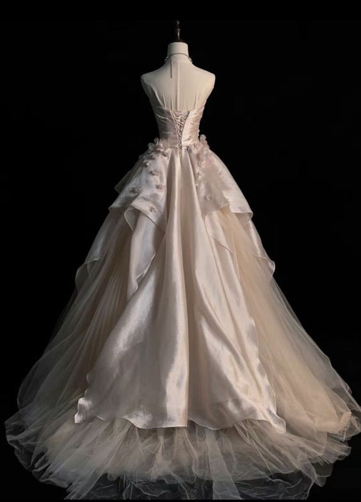 Vestidos de novia largos de satén y tul con corte en A en color rosa dulce, sin tirantes y con apliques ED01476