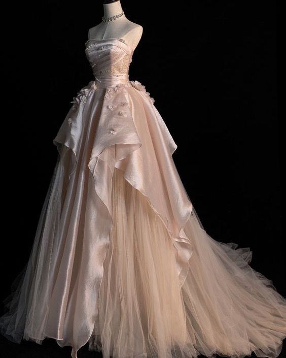 Vestidos de novia largos de satén y tul con corte en A en color rosa dulce, sin tirantes y con apliques ED01476
