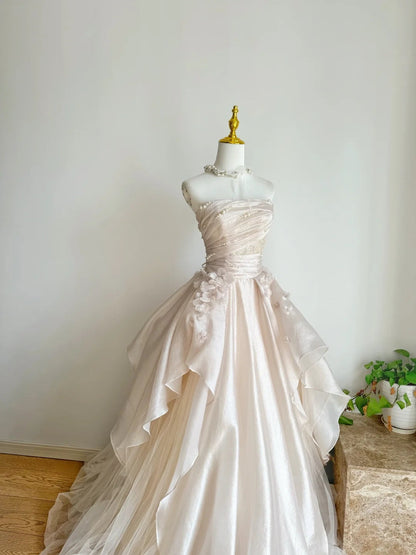 Vestidos de novia largos de satén y tul con corte en A en color rosa dulce, sin tirantes y con apliques ED01476