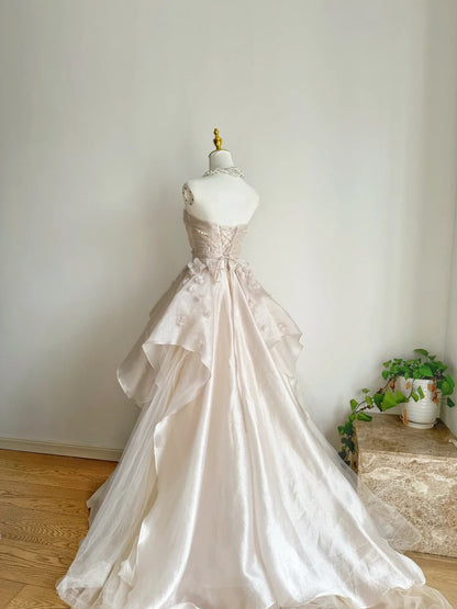 Vestidos de novia largos de satén y tul con corte en A en color rosa dulce, sin tirantes y con apliques ED01476