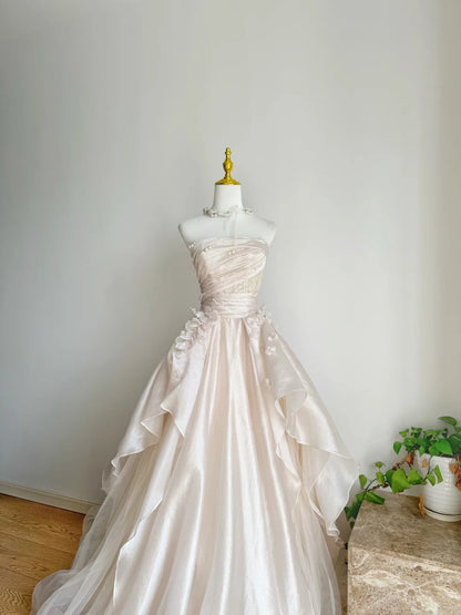 Vestidos de novia largos de satén y tul con corte en A en color rosa dulce, sin tirantes y con apliques ED01476