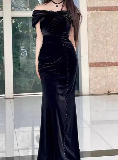 Vestido de fiesta largo de terciopelo con hombros descubiertos y corte sirena negro, elegante vestido de quinceañera ED01490