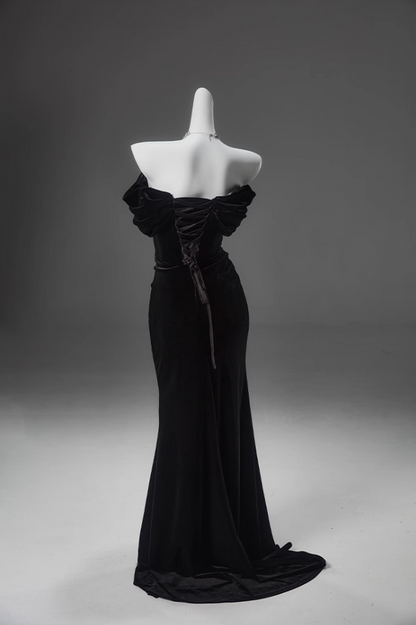 Vestido de fiesta largo de terciopelo con hombros descubiertos y corte sirena negro, elegante vestido de quinceañera ED01490