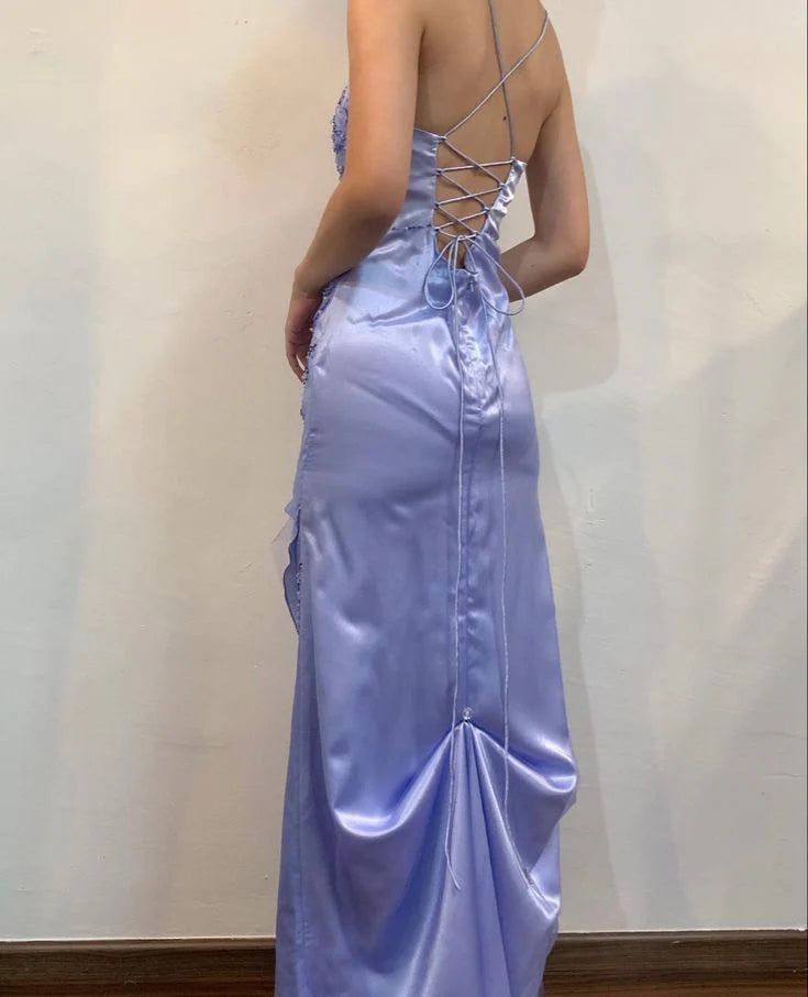 Vestido de fiesta de corte A con tirantes finos y abertura ED01510