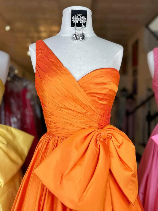 Vestido de fiesta largo de satén con un solo hombro y lazo ED01562
