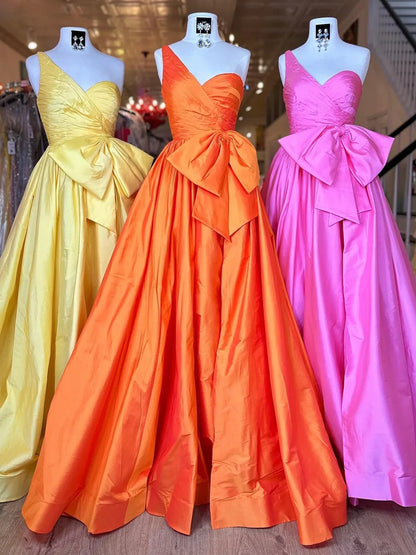 Vestido de fiesta largo de satén con un solo hombro y lazo ED01562
