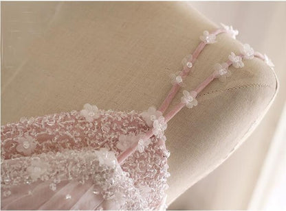 Vestido de novia rosa de corte A con tirantes finos, tul, cuentas y apliques, ED01622