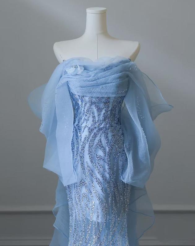 Vestido de fiesta largo de tul con cuentas y corte sirena azul cielo, sin tirantes, elegante vestido de novia ED01661