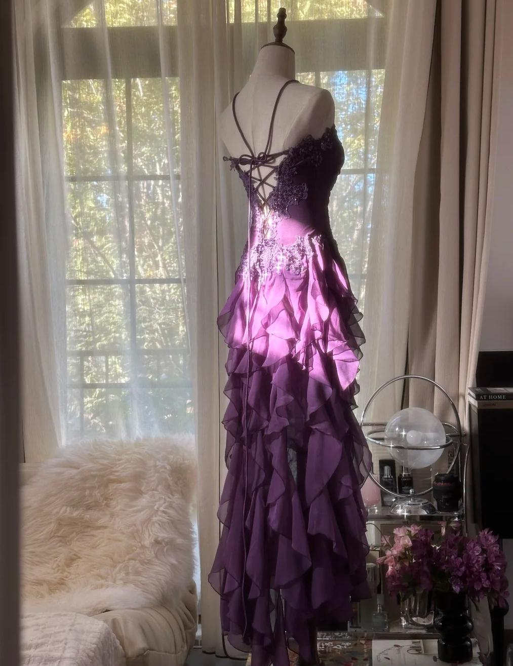 Elegante vestido de fiesta morado sin tirantes, de gasa, largo, con apliques y capas, espalda descubierta, ED01727