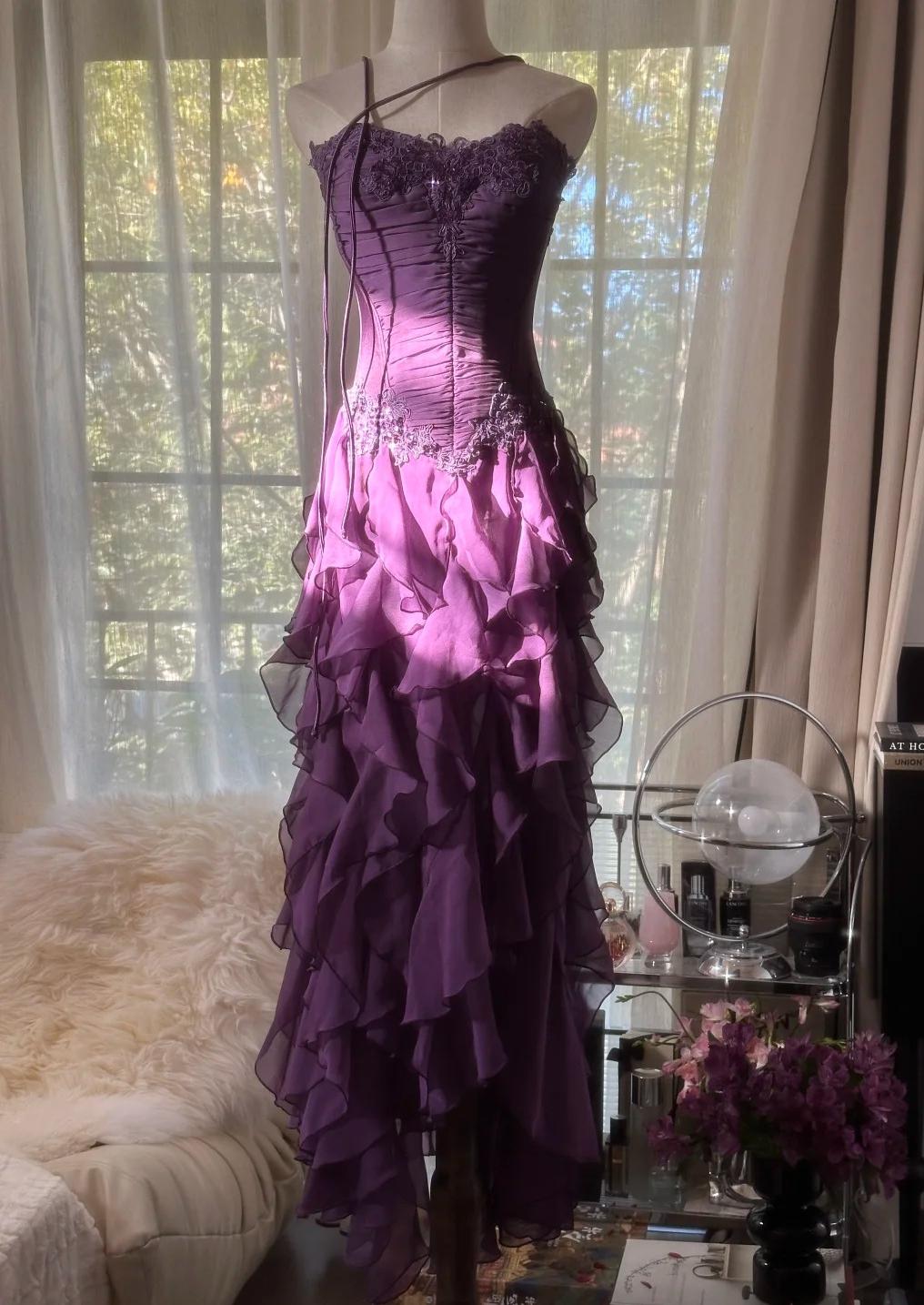 Elegante vestido de fiesta morado sin tirantes, de gasa, largo, con apliques y capas, espalda descubierta, ED01727