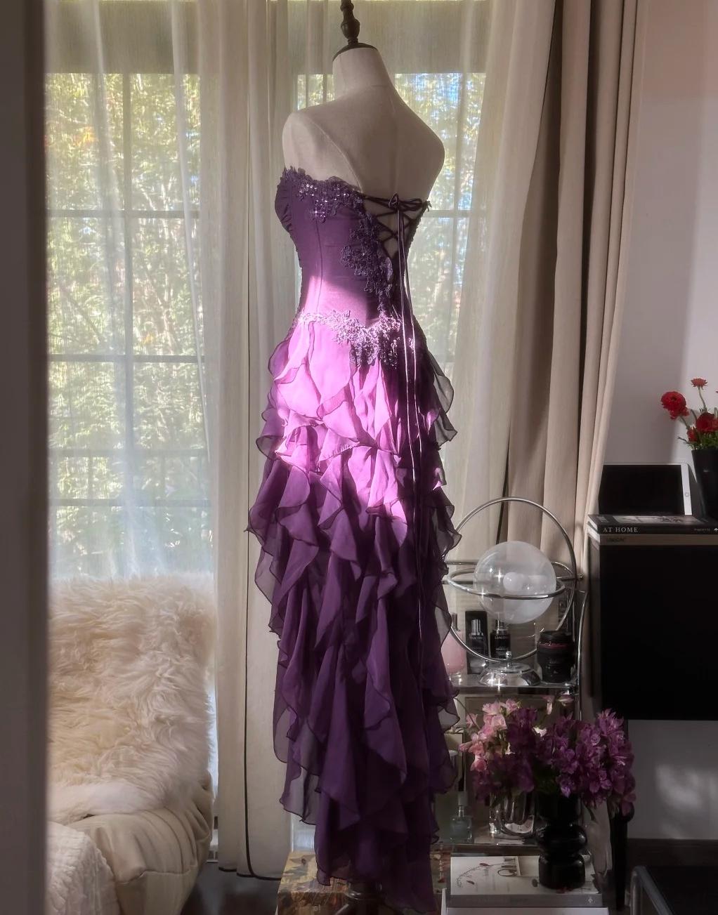 Elegante vestido de fiesta morado sin tirantes, de gasa, largo, con apliques y capas, espalda descubierta, ED01727