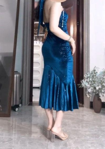 Elegante vestido de fiesta de satén azul plisado con espalda descubierta y corte sirena para cumpleaños ED01833