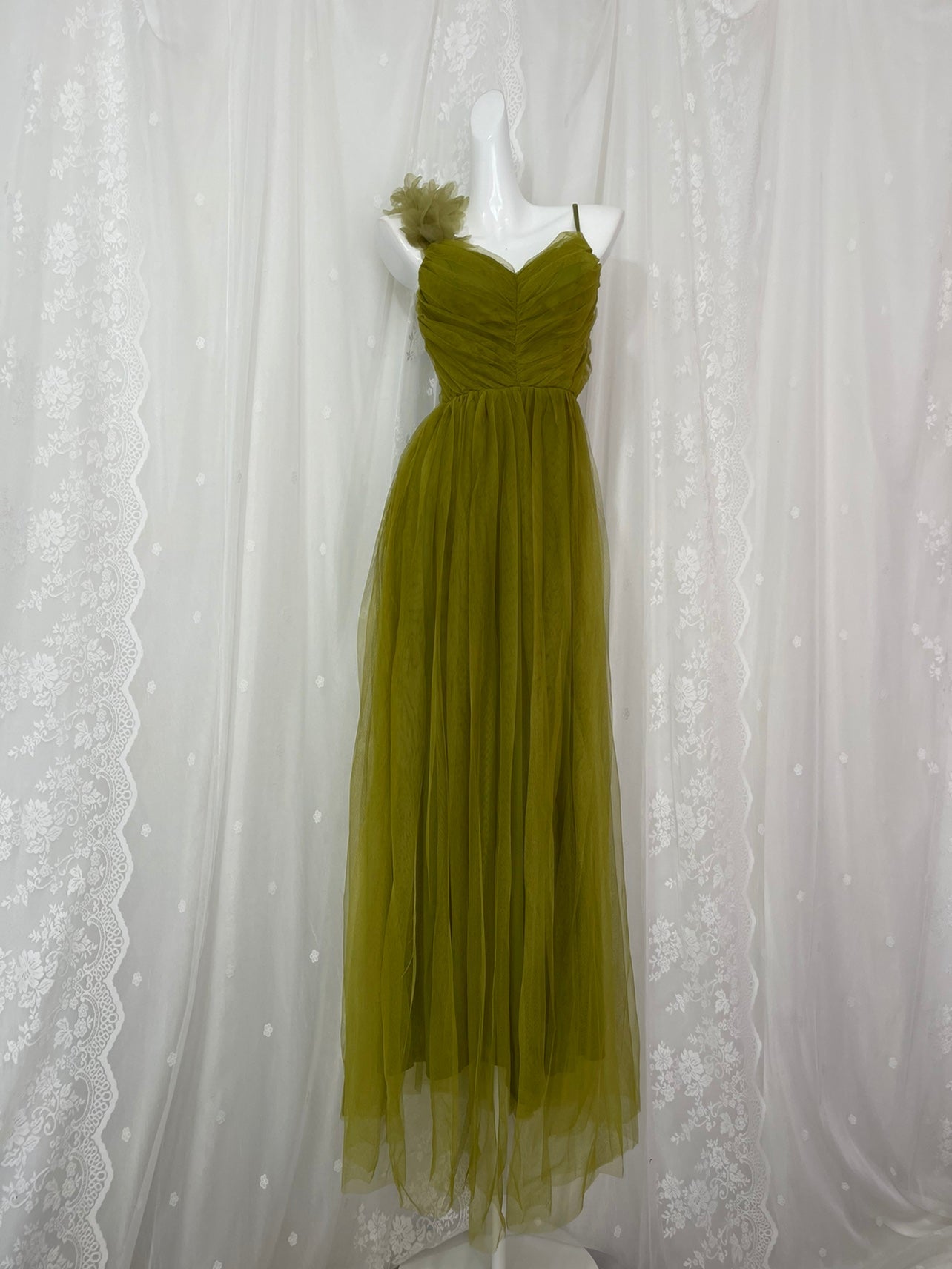 Vestido de fiesta largo de tul con tirantes finos, corte A, color verde oliva, ideal para cumpleaños, ED01834