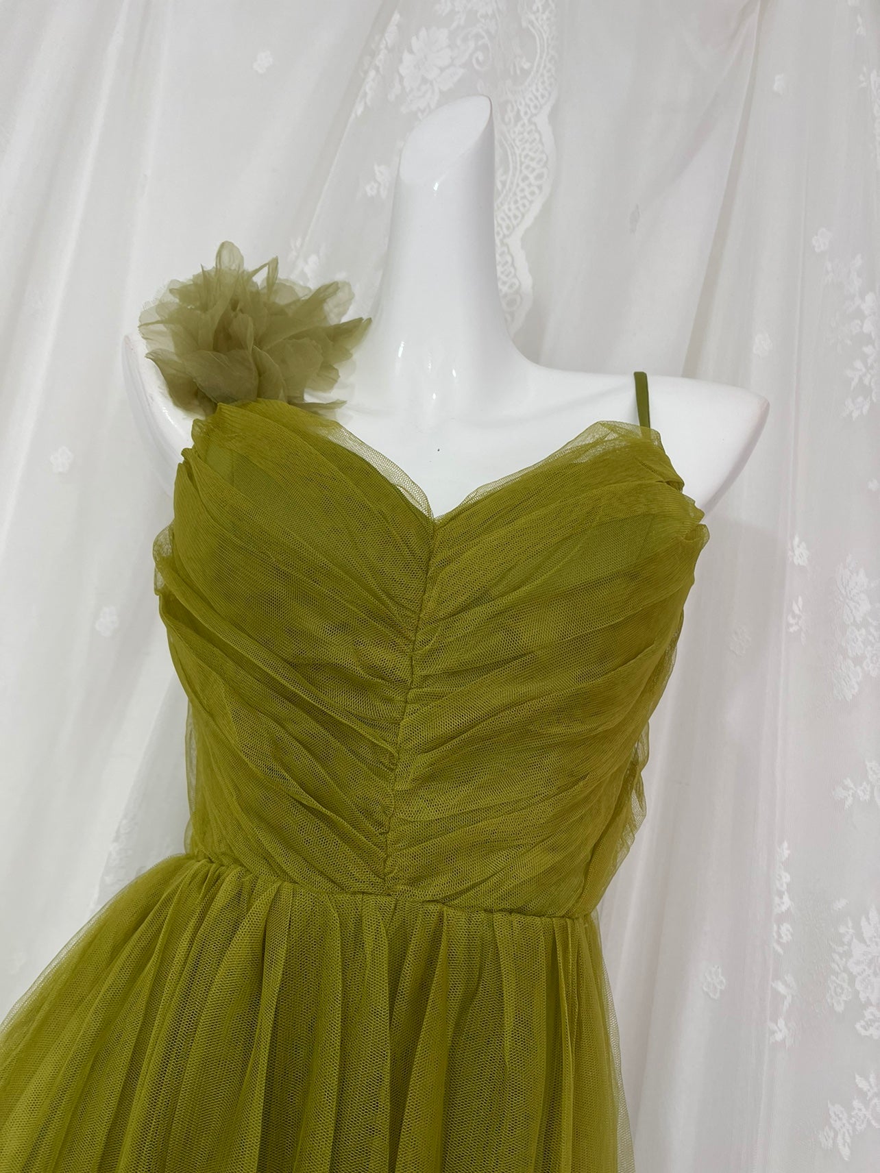 Vestido de fiesta largo de tul con tirantes finos, corte A, color verde oliva, ideal para cumpleaños, ED01834