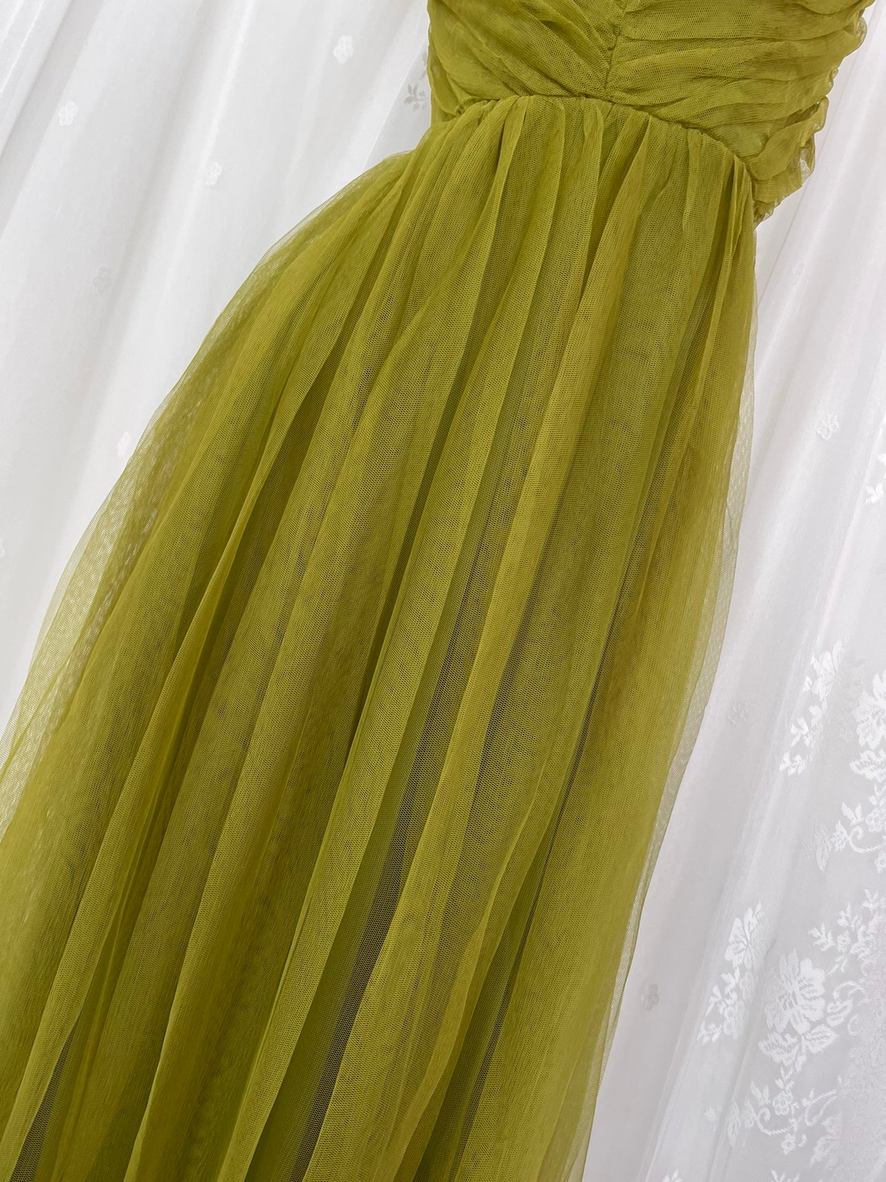 Vestido de fiesta largo de tul con tirantes finos, corte A, color verde oliva, ideal para cumpleaños, ED01834