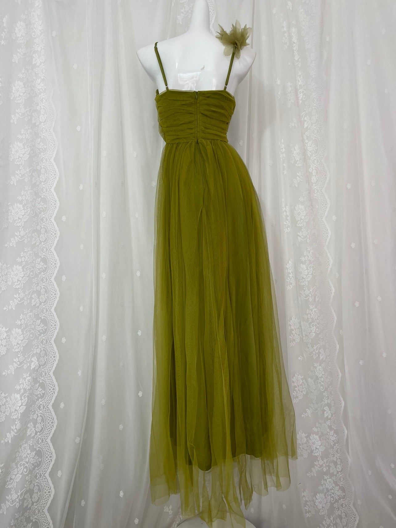 Vestido de fiesta largo de tul con tirantes finos, corte A, color verde oliva, ideal para cumpleaños, ED01834