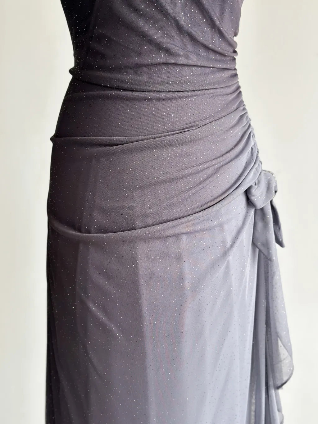 Vestido de fiesta gris oscuro con escote halter y volantes, con degradado brillante, para cumpleaños, ED01851