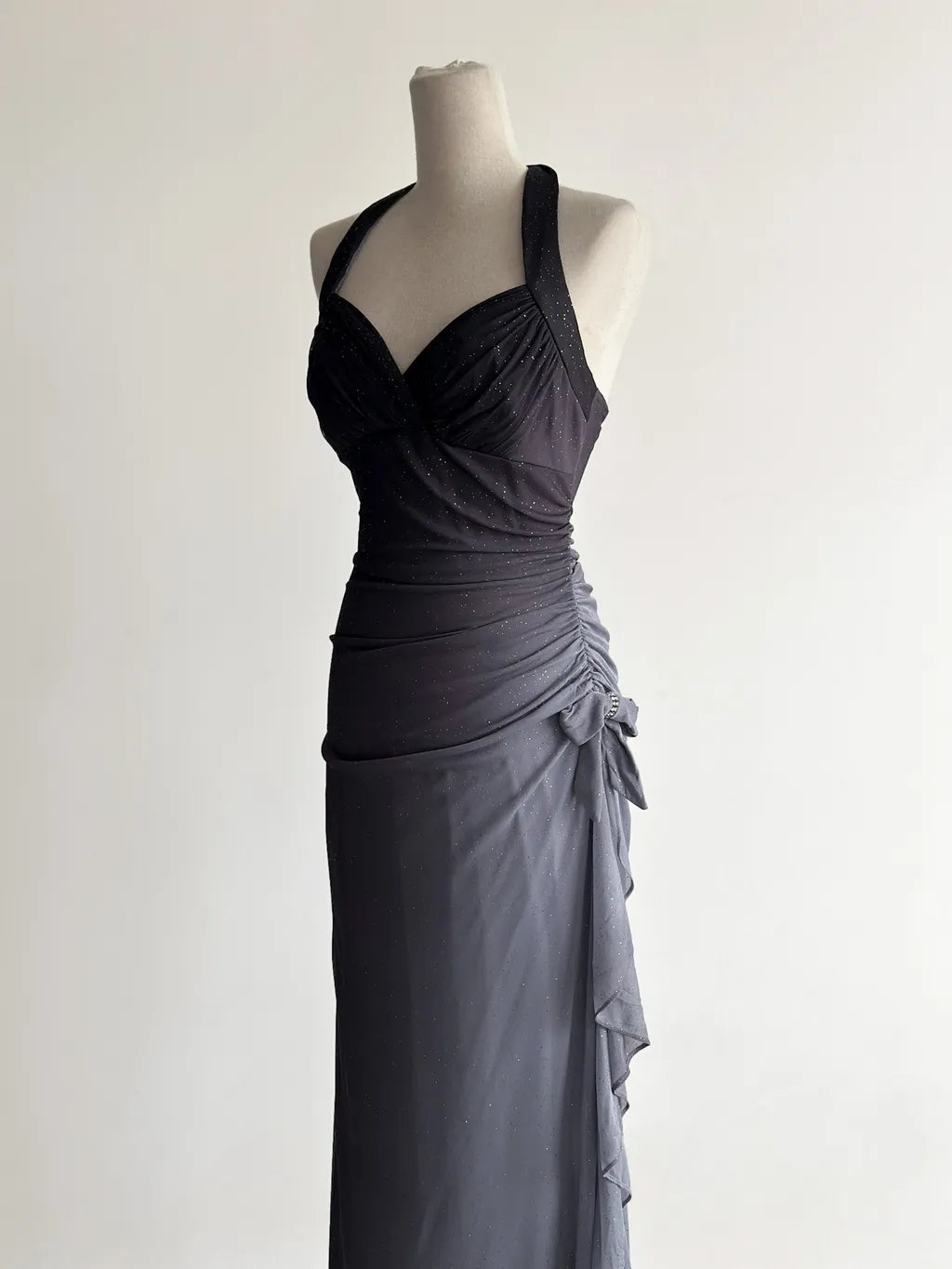 Vestido de fiesta gris oscuro con escote halter y volantes, con degradado brillante, para cumpleaños, ED01851