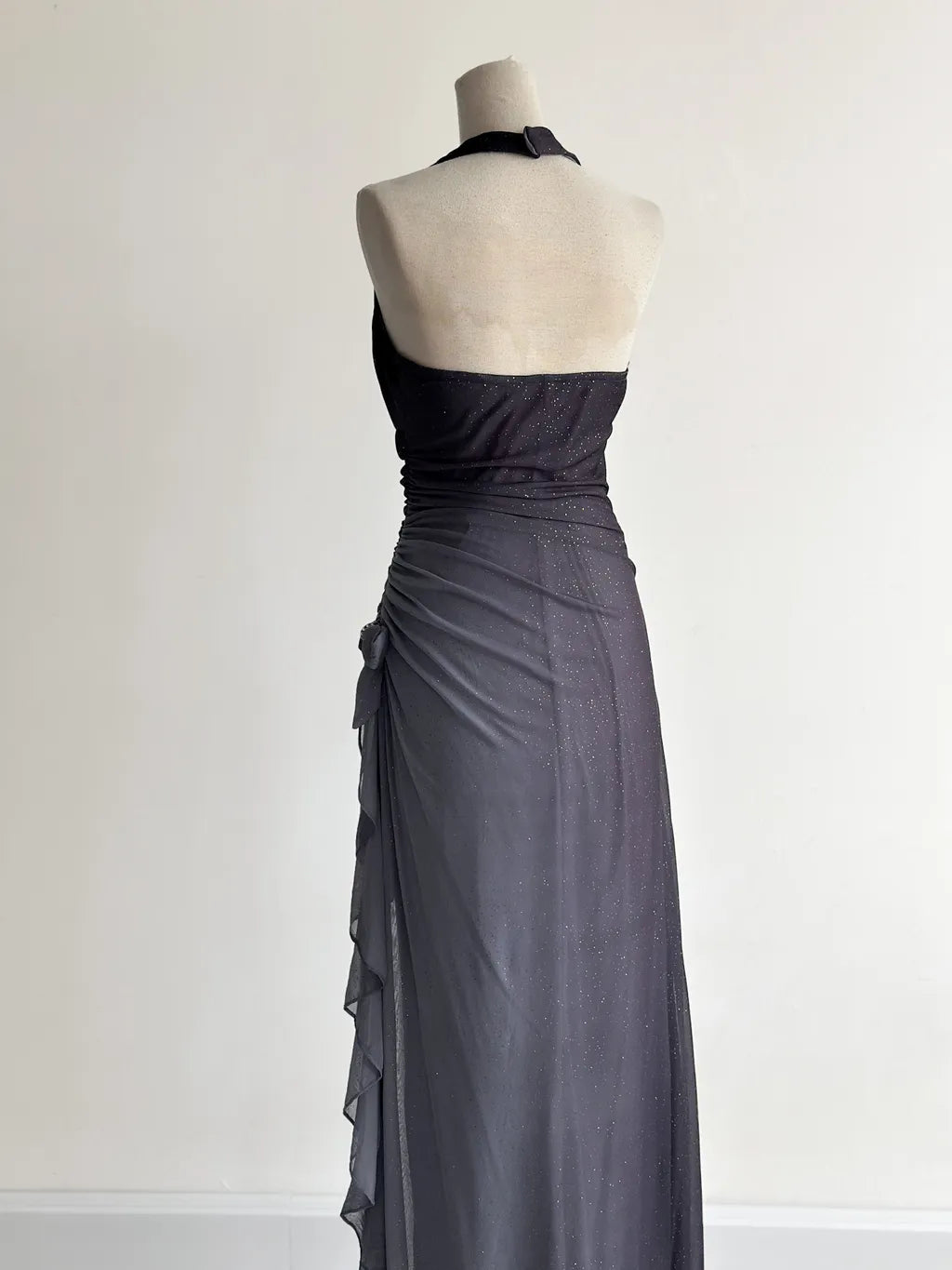 Vestido de fiesta gris oscuro con escote halter y volantes, con degradado brillante, para cumpleaños, ED01851