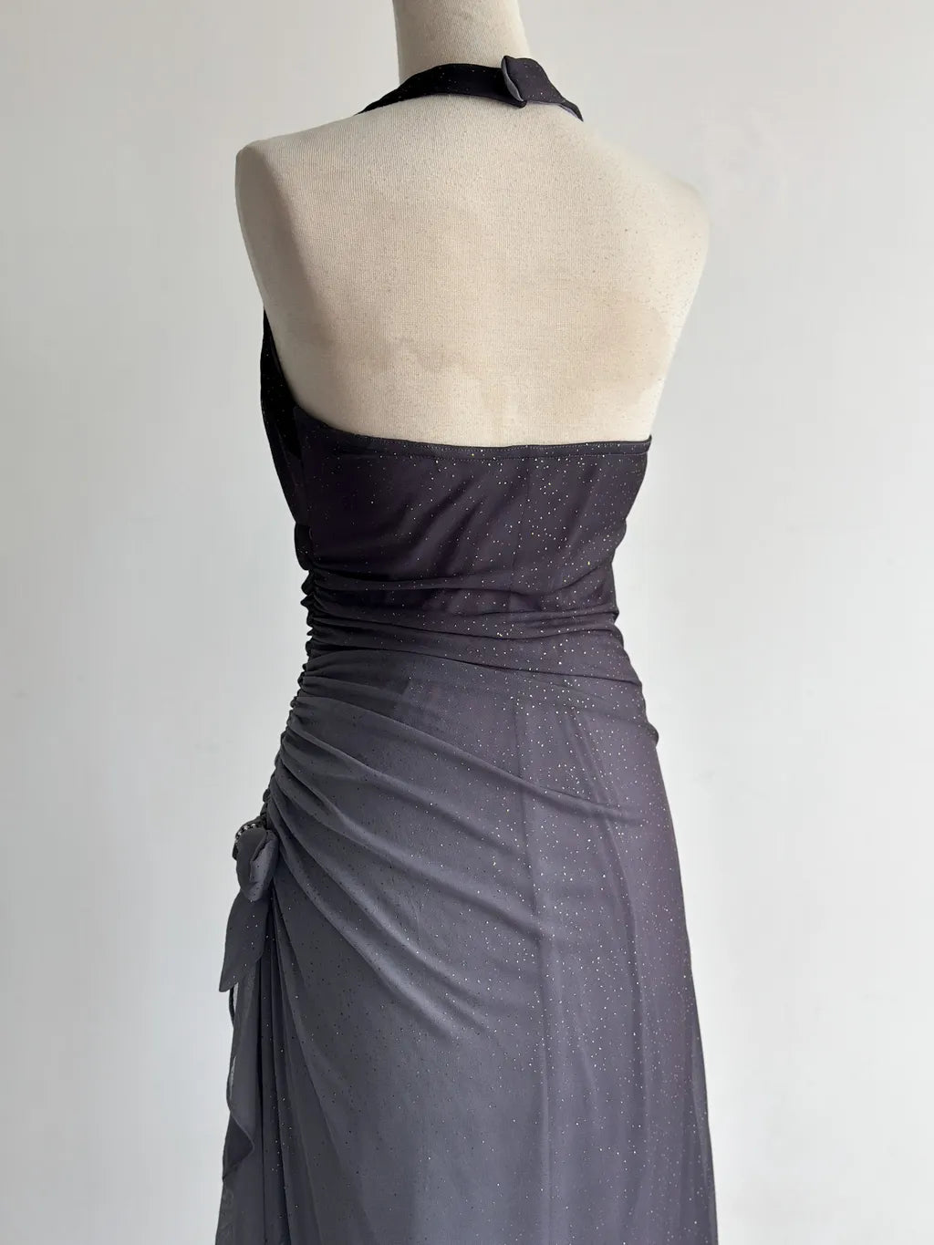 Vestido de fiesta gris oscuro con escote halter y volantes, con degradado brillante, para cumpleaños, ED01851