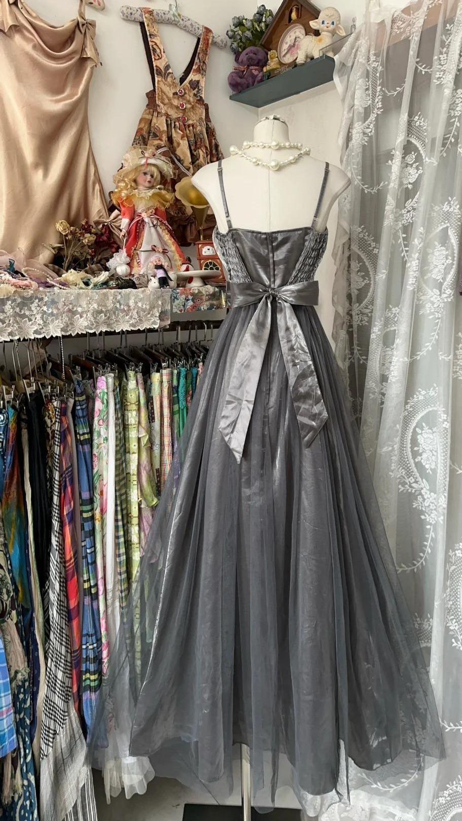 Hermoso vestido de fiesta largo de satén y tul con tirantes finos en gris plateado, corte A, precioso vestido de cumpleaños, vestido de noche ED01878