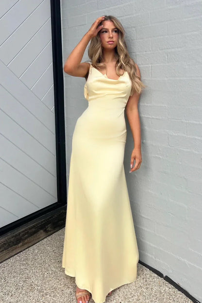 Vestido de fiesta romántico con tirantes de perla amarilla para cumpleaños y quinceañera. Vestido de noche sexy de satén glamuroso sin espalda ED01913.