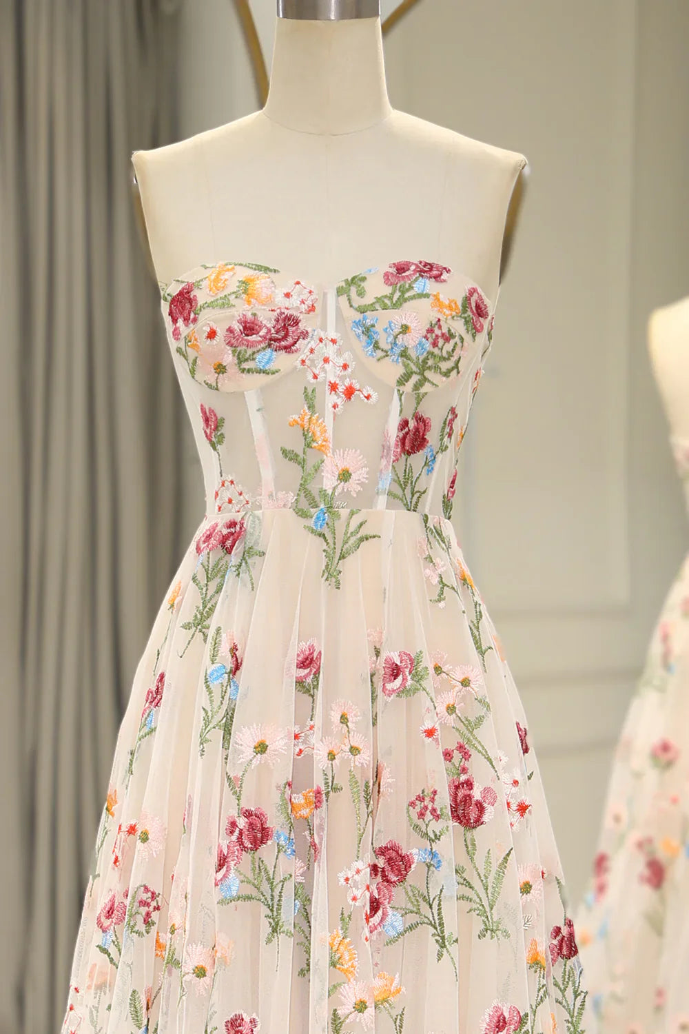 Vestido de fiesta y de novia con flores, corte A, sin tirantes, para 16 años, con apliques bordados y tul, ideal para cumpleaños y graduación (ED01914)
