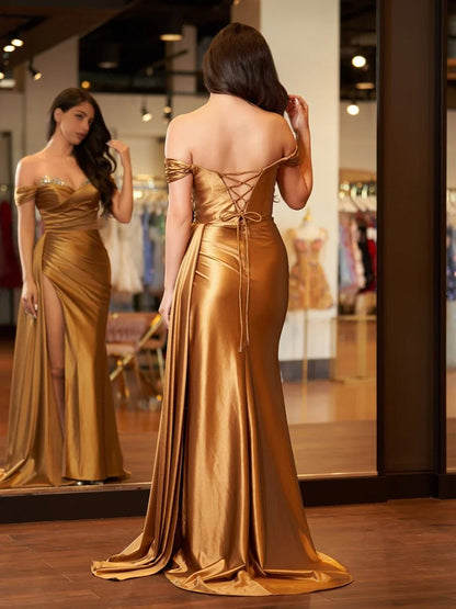 Elegante vestido de noche largo de satén con escote sirena y cuentas, hombros descubiertos, con abertura ED01951