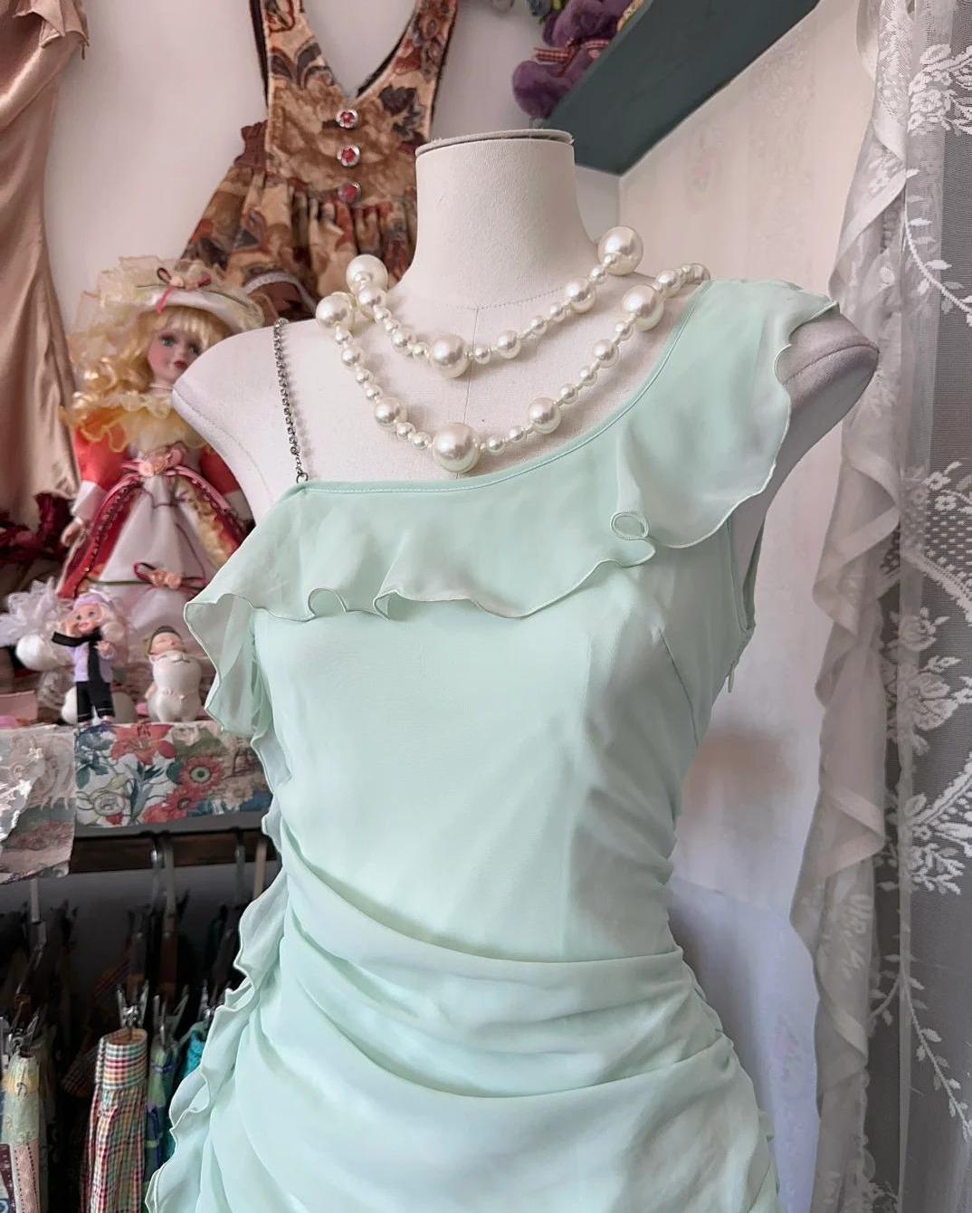 Vestidos de fiesta cortos de gasa con volantes y escote asimétrico de cuento de hadas ED02039