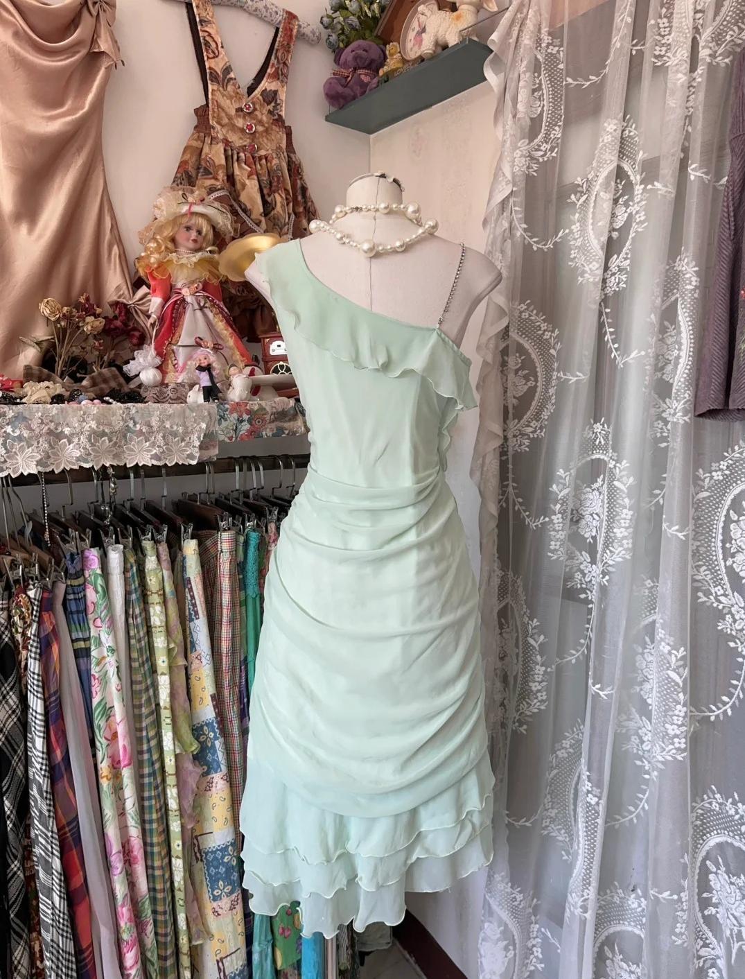 Vestidos de fiesta cortos de gasa con volantes y escote asimétrico de cuento de hadas ED02039