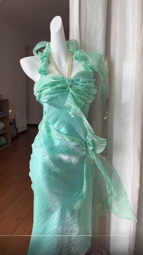 Hermoso vestido de fiesta de satén de gasa verde con cuello halter y apliques 3D ED02084