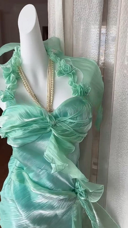 Hermoso vestido de fiesta de satén de gasa verde con cuello halter y apliques 3D ED02084