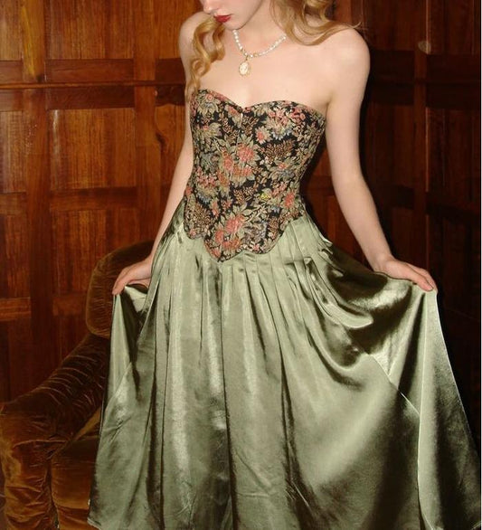 Vestido de dama de honor vintage verde oliva sin tirantes, de satén, corte A, vestido de noche formal dulce ED02103