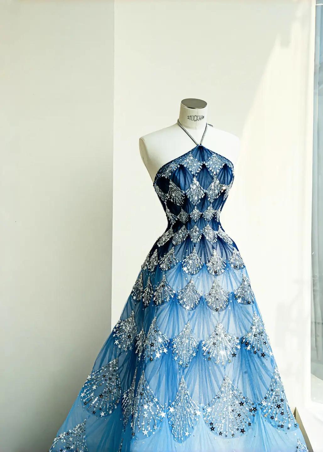 Vestido de novia largo de tul con lentejuelas y cuello halter en azul océano, estilo elegante, ED02111