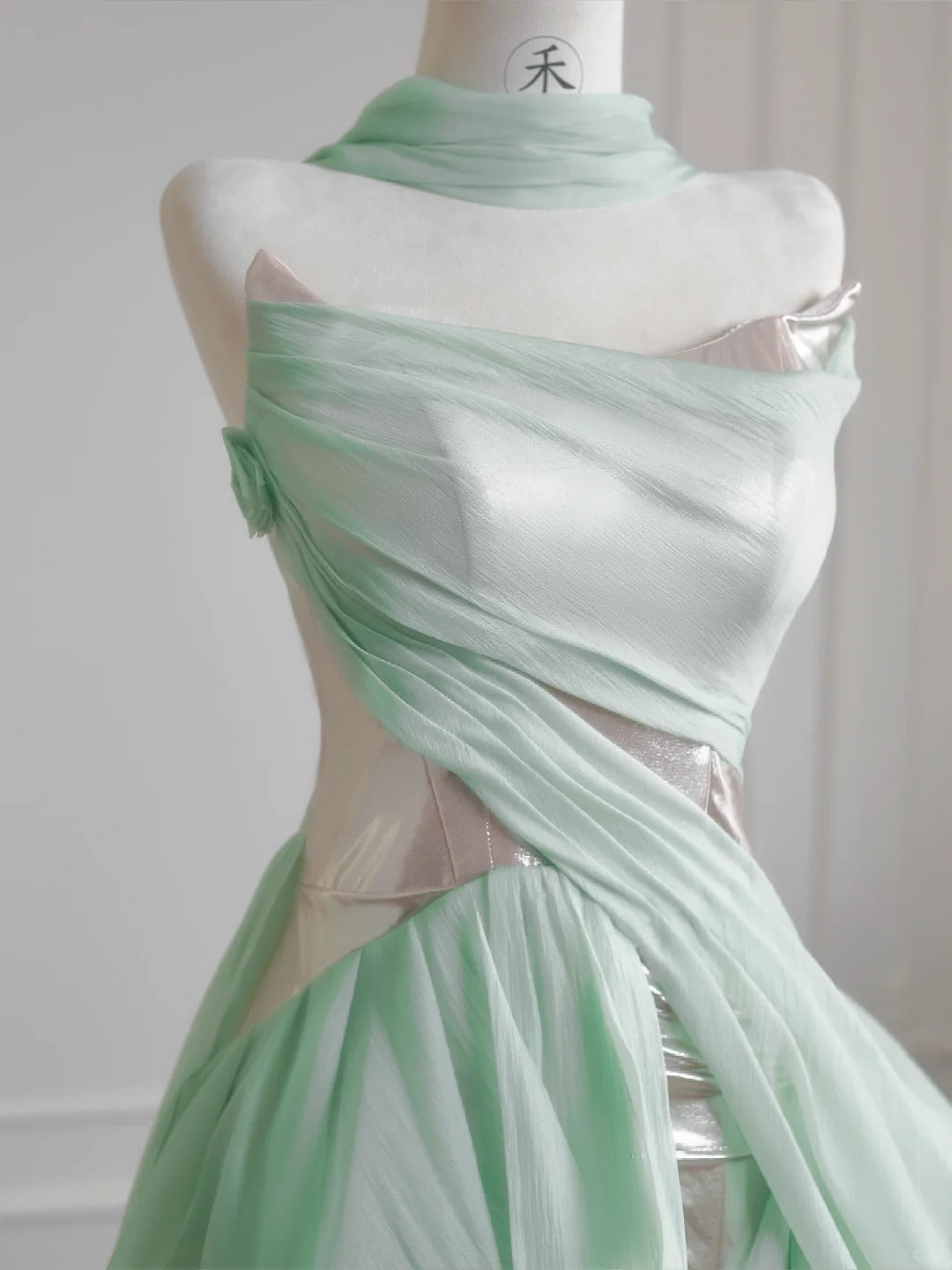 Vestidos de novia únicos en verde claro, corte A, de gasa, largos, sin tirantes, para fiesta, ED02121