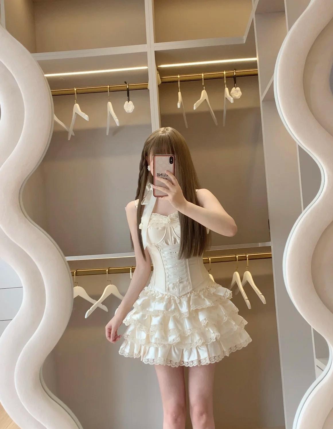 Vestido de fiesta corto de satén con tirantes finos y encaje de estilo princesa. Bonito vestido de fiesta de dos piezas en línea A ED02124