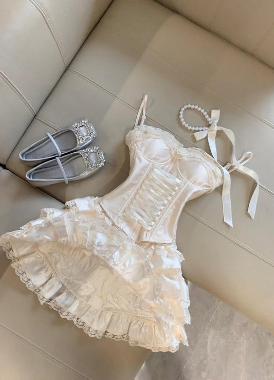 Vestido de fiesta corto de satén con tirantes finos y encaje de estilo princesa. Bonito vestido de fiesta de dos piezas en línea A ED02124