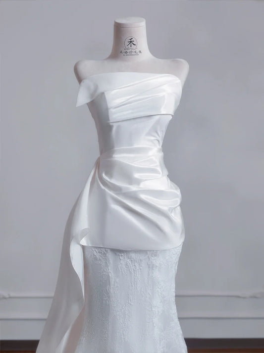 Vestido de novia blanco sin tirantes, de satén y encaje, con cola de sirena. Elegante vestido de fiesta largo ED02192