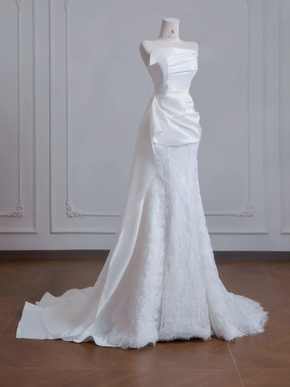 Vestido de novia blanco sin tirantes, de satén y encaje, con cola de sirena. Elegante vestido de fiesta largo ED02192