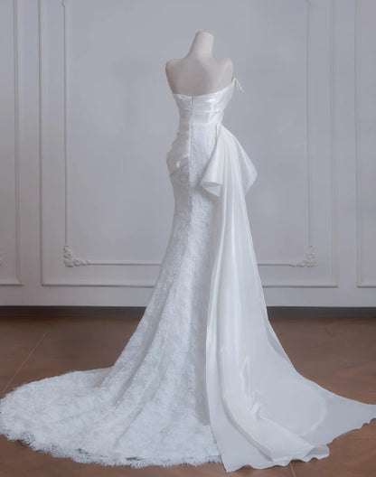 Vestido de novia blanco sin tirantes, de satén y encaje, con cola de sirena. Elegante vestido de fiesta largo ED02192