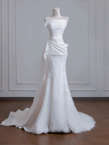 Vestido de novia blanco sin tirantes, de satén y encaje, con cola de sirena. Elegante vestido de fiesta largo ED02192