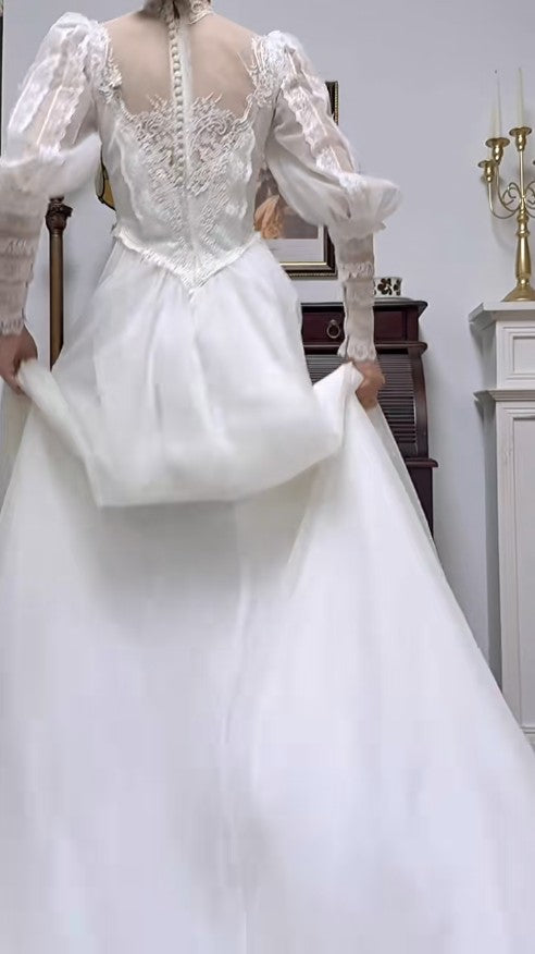 Vestido de novia vintage de tul con encaje, cuentas y cuello alto blanco, corte A, manga larga, ED02207