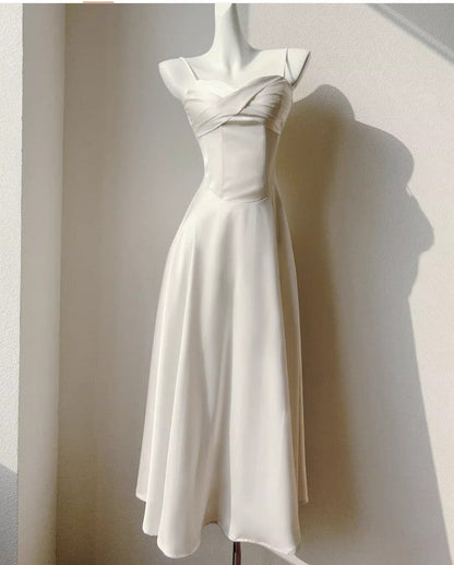 Vestido de novia elegante de satén con tirantes finos color champán, corte A, para invitada de boda, ED02244
