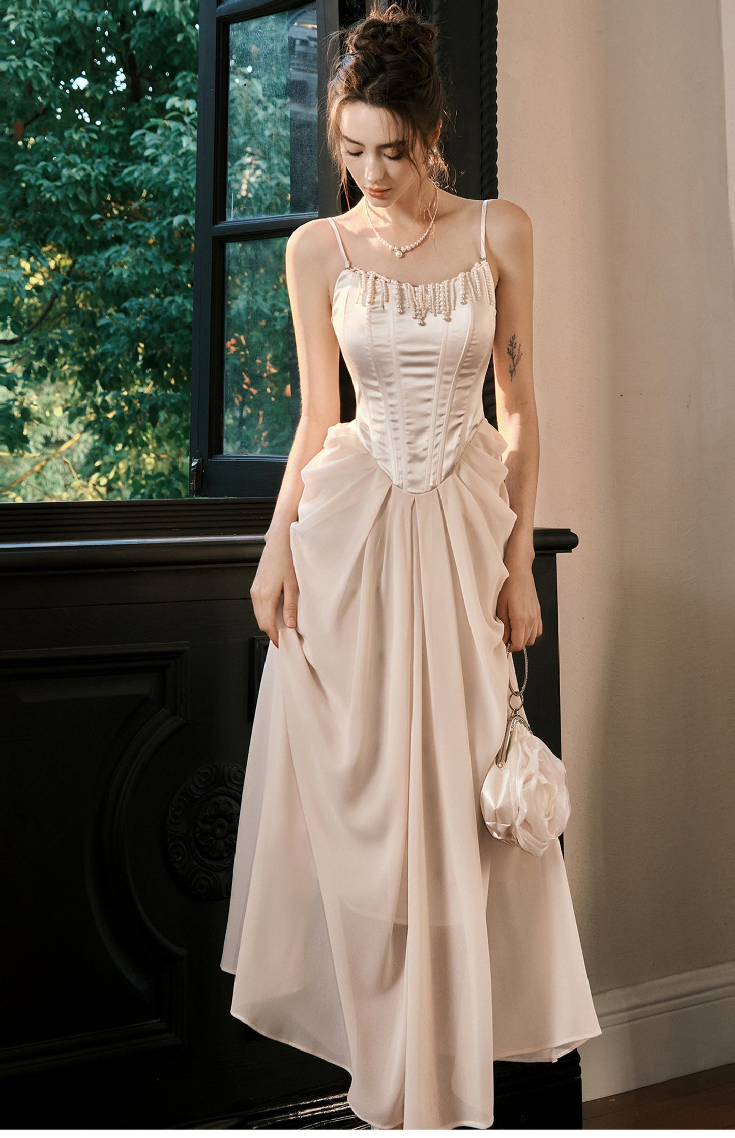 Vestido de fiesta de satén con tirantes finos de gasa y colgante de perla francesa, color champán claro, para cumpleaños, ED02245