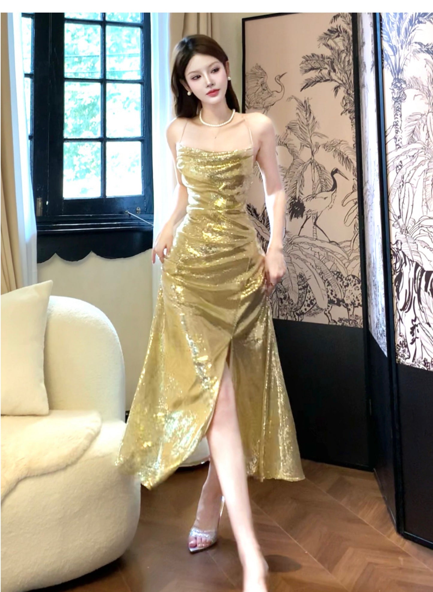 Elegante vestido de noche con tirantes finos y lentejuelas doradas, corte A, espalda descubierta, brillante, para fiesta de cumpleaños ED02247