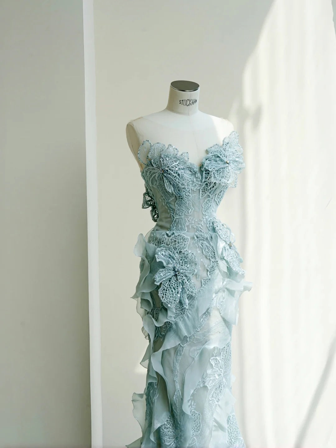 Vestido de novia largo elegante con escote corazón, sirena, tul y lentejuelas, bordado exquisito, apliques, cola, ED02301