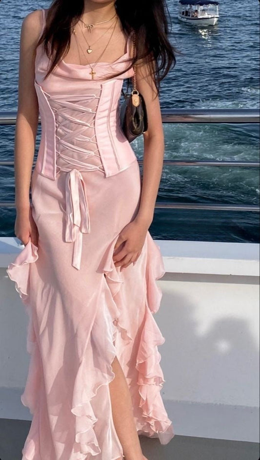Hermoso vestido de dama de honor de gasa rosa con tirantes finos y aberturas ED02347
